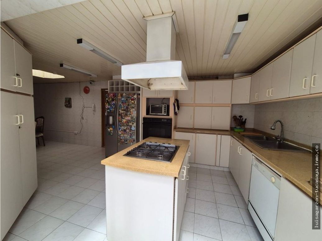 Casa de 3 alcobas en venta en Cerros De Santa Barbara, Bogotá, 390 m² · foto 4 de 17