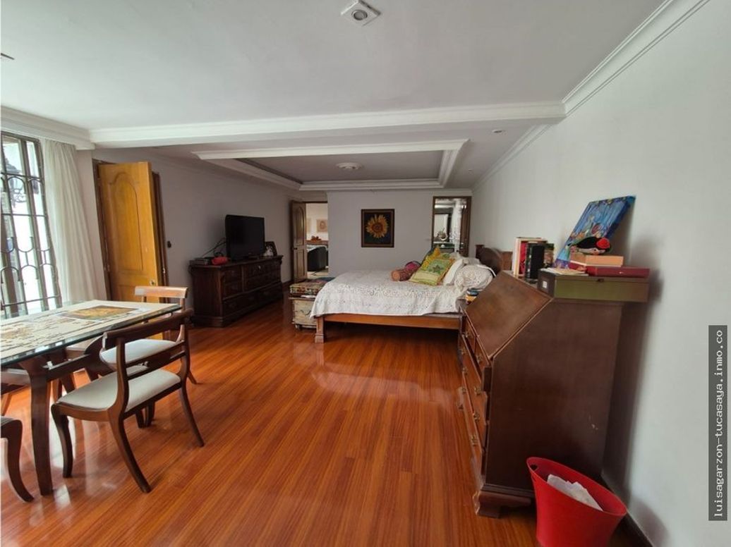 Casa de 3 alcobas en venta en Cerros De Santa Barbara, Bogotá, 390 m² · foto 10 de 17