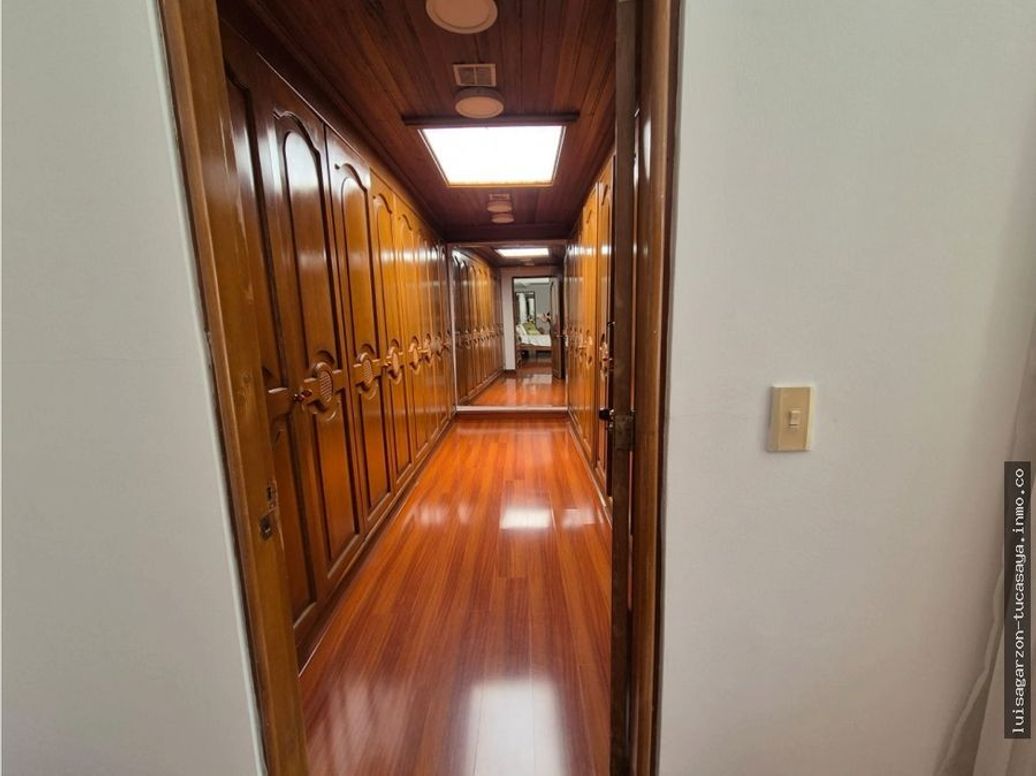 Casa de 3 alcobas en venta en Cerros De Santa Barbara, Bogotá, 390 m² · foto 7 de 17