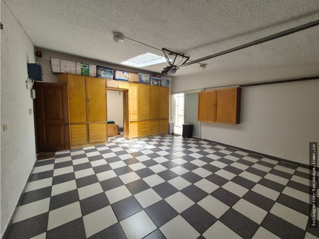 Casa de 3 alcobas en venta en Cerros De Santa Barbara, Bogotá, 390 m² · foto 13 de 17