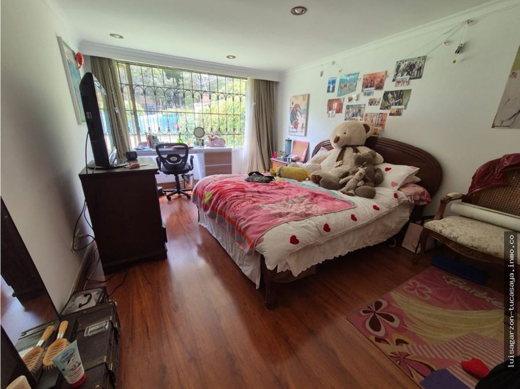 Casa de 3 alcobas en venta en Cerros De Santa Barbara, Bogotá, 390 m² · foto 11 de 17