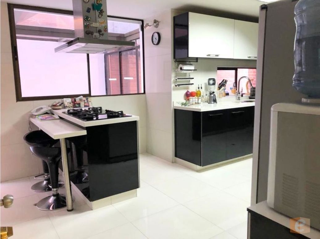 Apartamento de 4 alcobas en venta en La Carolina, Bogotá, 477 m² · foto 3 de 15