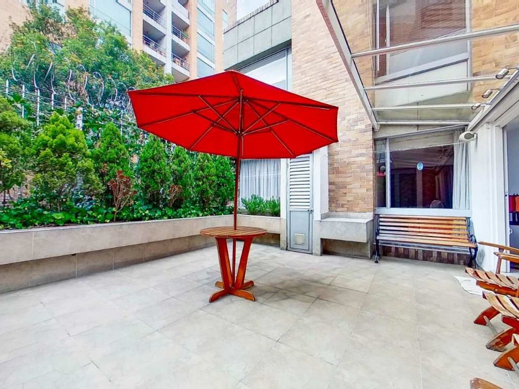 Apartamento de 3 alcobas en venta en Santa Barbara Central, Bogotá, 145 m² · foto 2 de 20