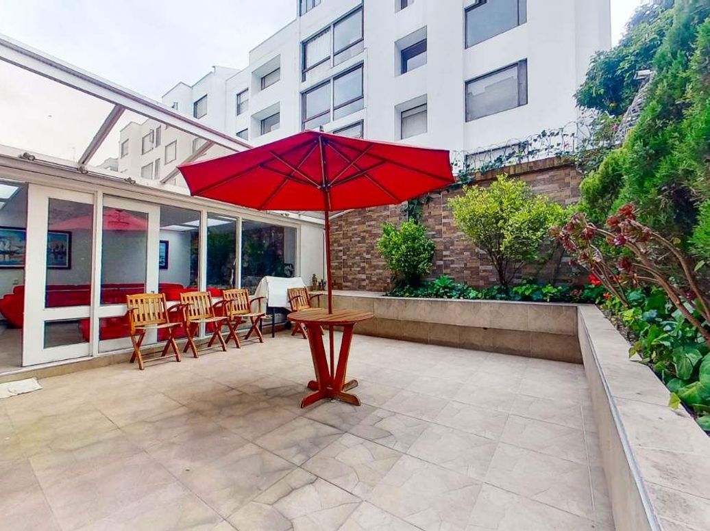 Apartamento de 3 alcobas en venta en Santa Barbara Central, Bogotá, 145 m² · foto 3 de 20