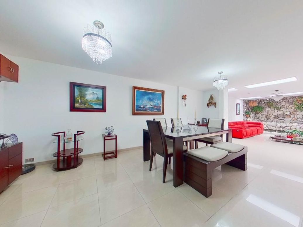 Apartamento de 3 alcobas en venta en Santa Barbara Central, Bogotá, 145 m² · foto 10 de 20