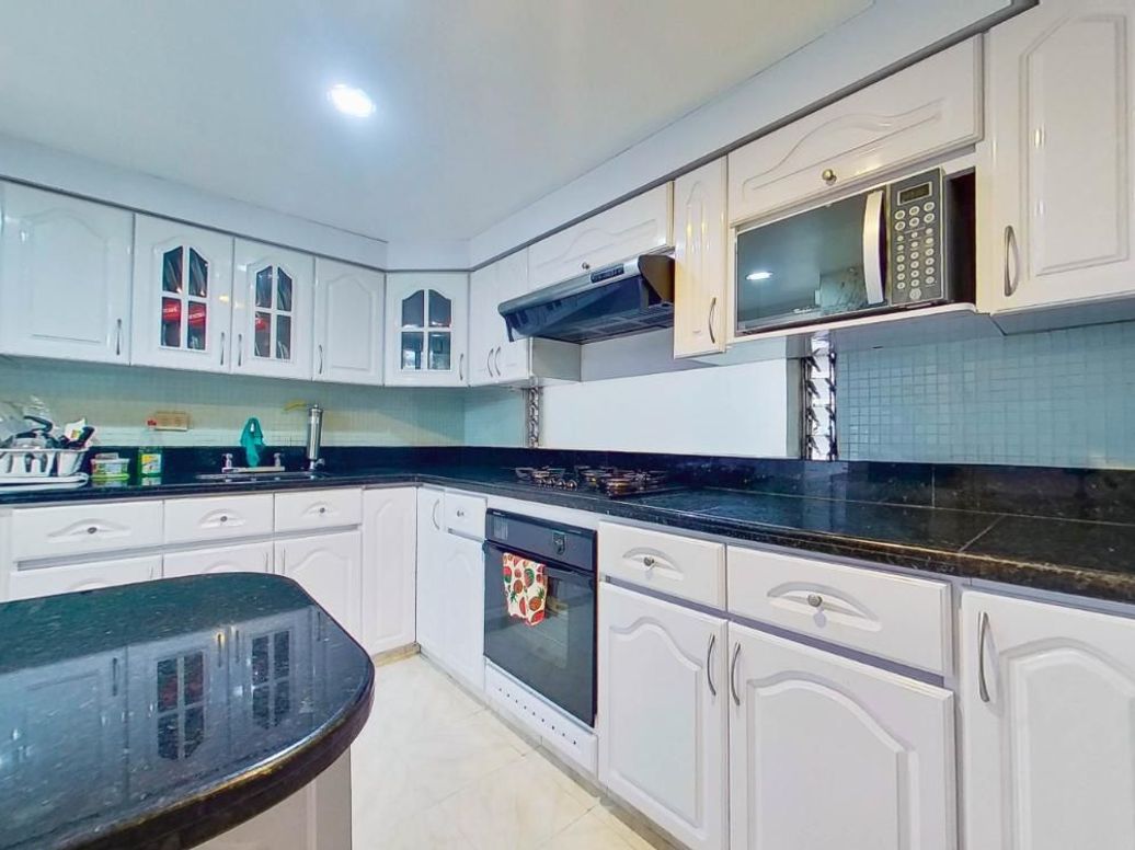 Apartamento de 3 alcobas en venta en Santa Barbara Central, Bogotá, 145 m² · foto 12 de 20