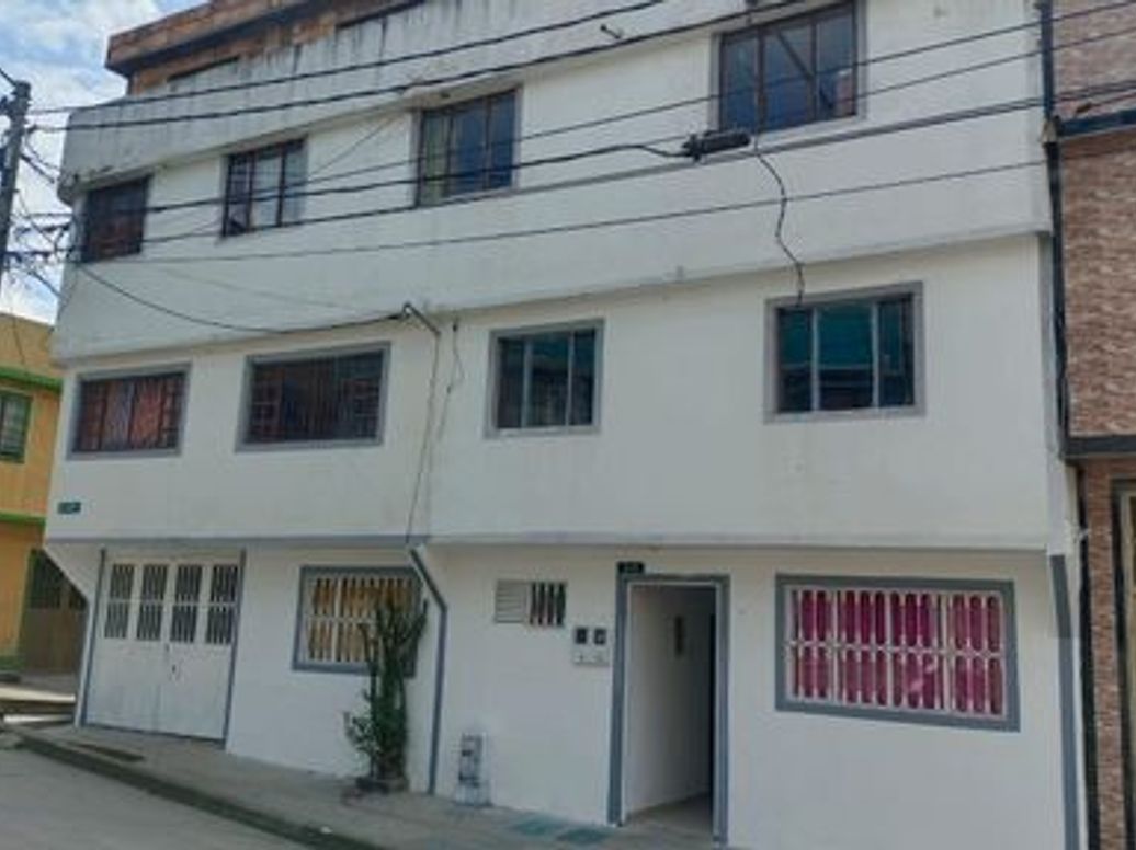 Apartamento de 8 alcobas en venta en San Juan Bautista, Bogotá, 180 m² · foto 2 de 18