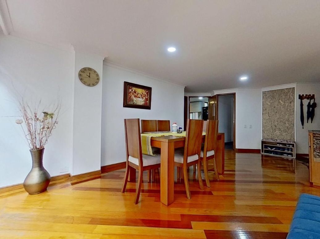 Apartamento de 3 alcobas en venta en Santa Barbara Oriental, Bogotá, 105 m² · foto 2 de 20