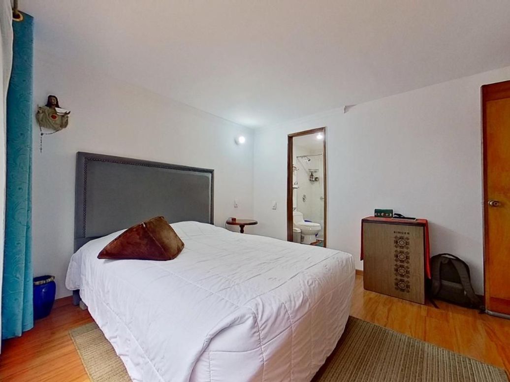 Apartamento de 2 alcobas en venta en Santa Barbara Central, Bogotá, 75 m² · foto 10 de 15