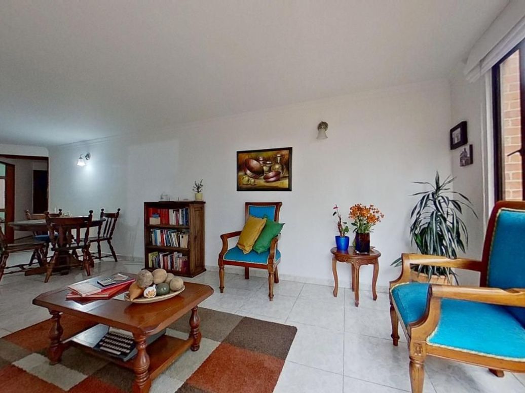 Apartamento de 2 alcobas en venta en Santa Barbara Central, Bogotá, 75 m² · foto 2 de 15