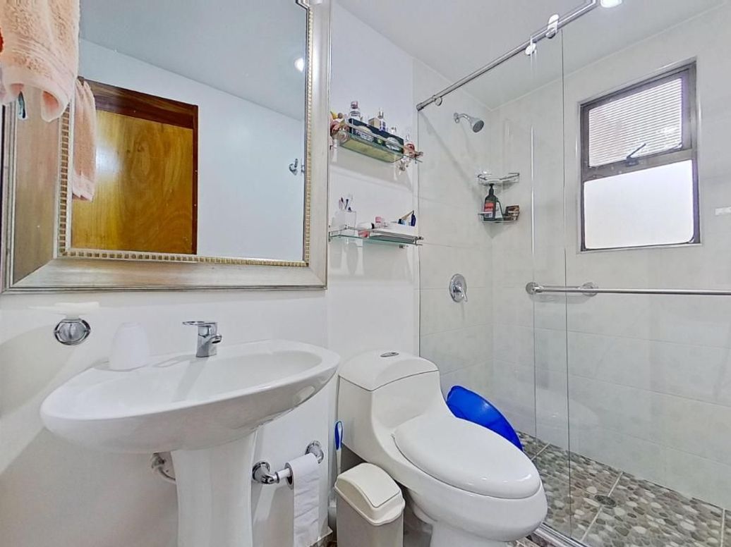 Apartamento de 2 alcobas en venta en Santa Barbara Central, Bogotá, 75 m² · foto 11 de 15