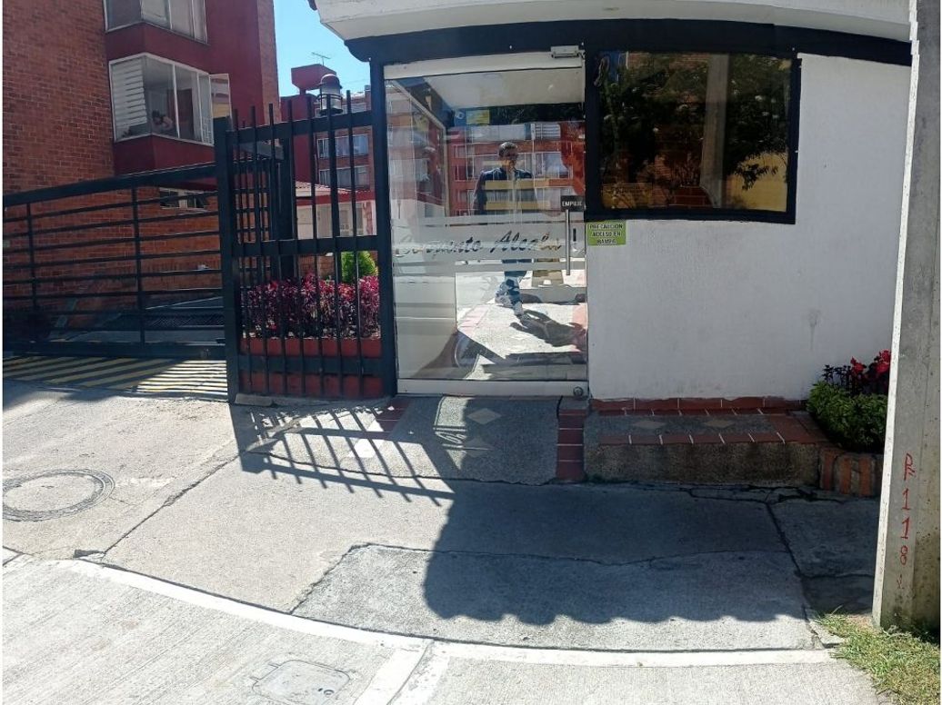 Apartamento de 2 alcobas en venta en Prado Veraniego, Bogotá, 68 m² · foto 3 de 20