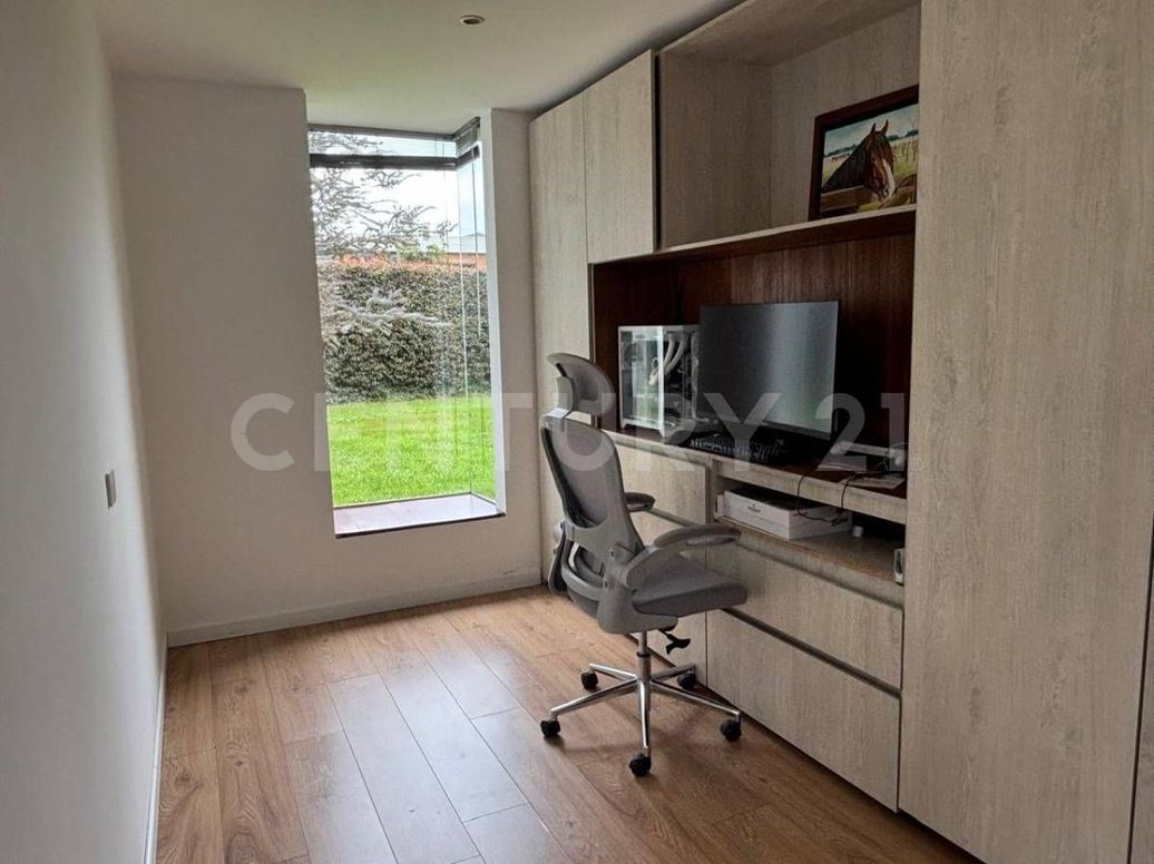 Casa de 4 alcobas en venta en Guaymaral, Bogotá, 334 m² · foto 15 de 19