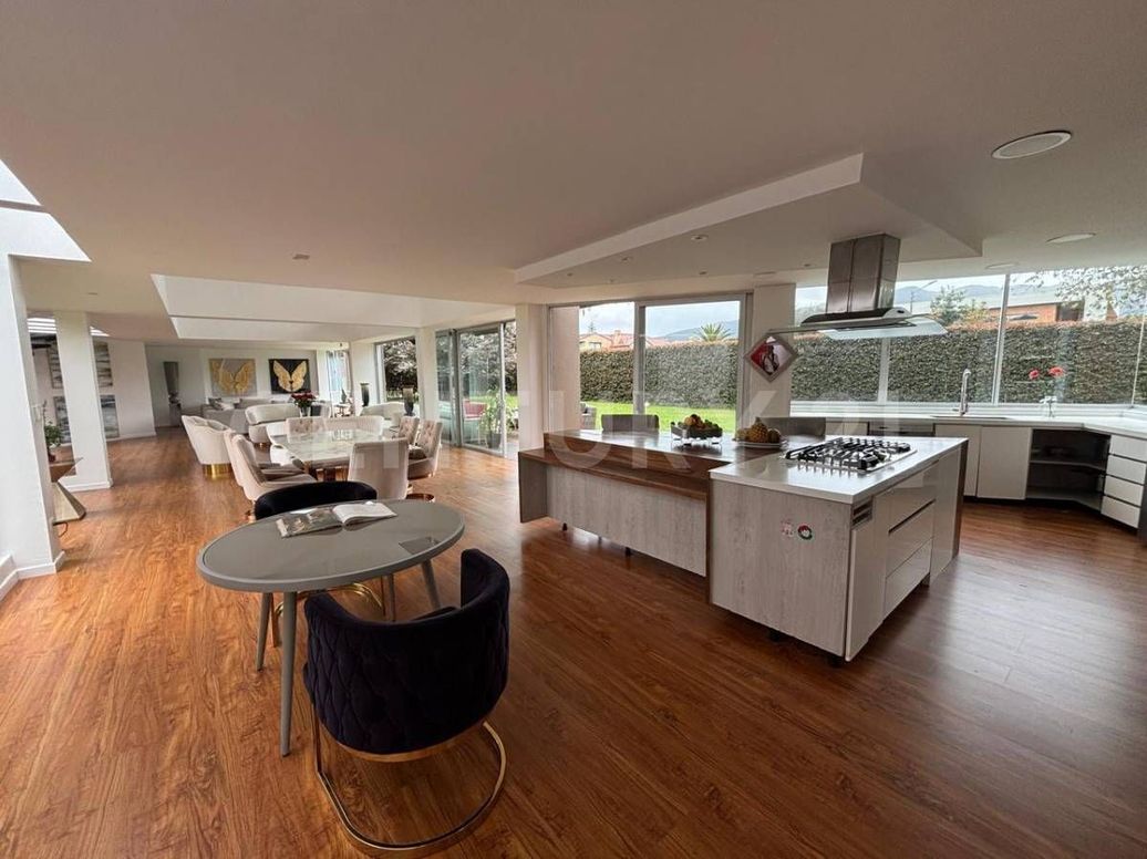 Casa de 4 alcobas en venta en Guaymaral, Bogotá, 334 m² · foto 13 de 19