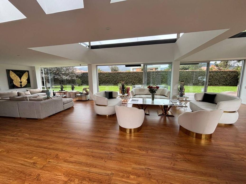 Casa de 4 alcobas en venta en Guaymaral, Bogotá, 334 m² · foto 3 de 19