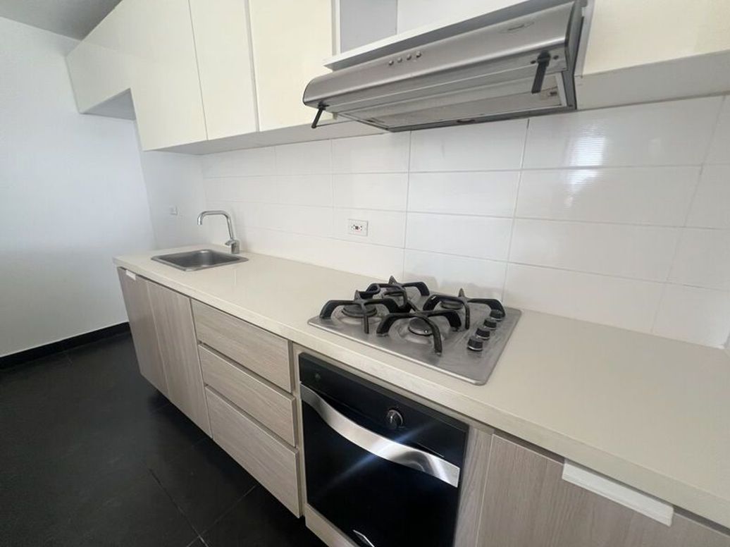 Apartamento de 3 alcobas en venta en Centro Engativa, Bogotá, 77 m² · foto 6 de 20