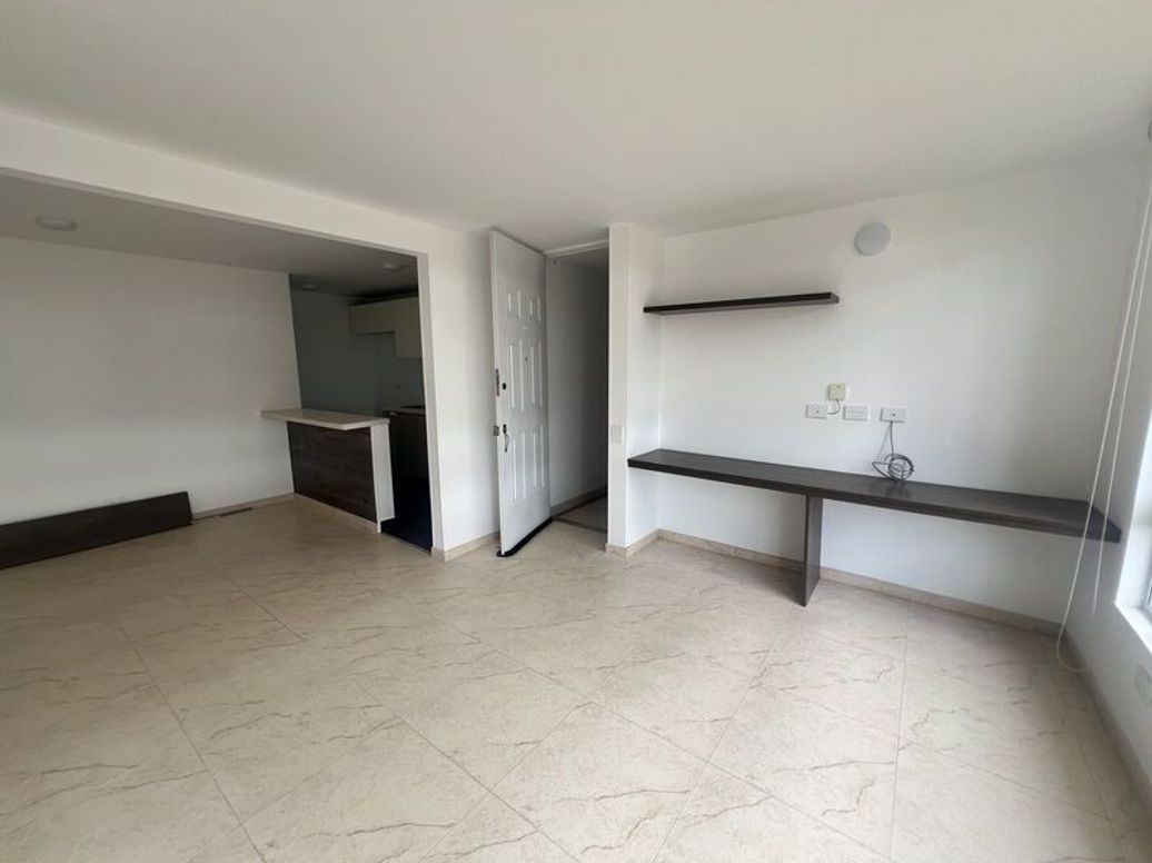 Apartamento de 3 alcobas en venta en Centro Engativa, Bogotá, 77 m² · foto 2 de 20