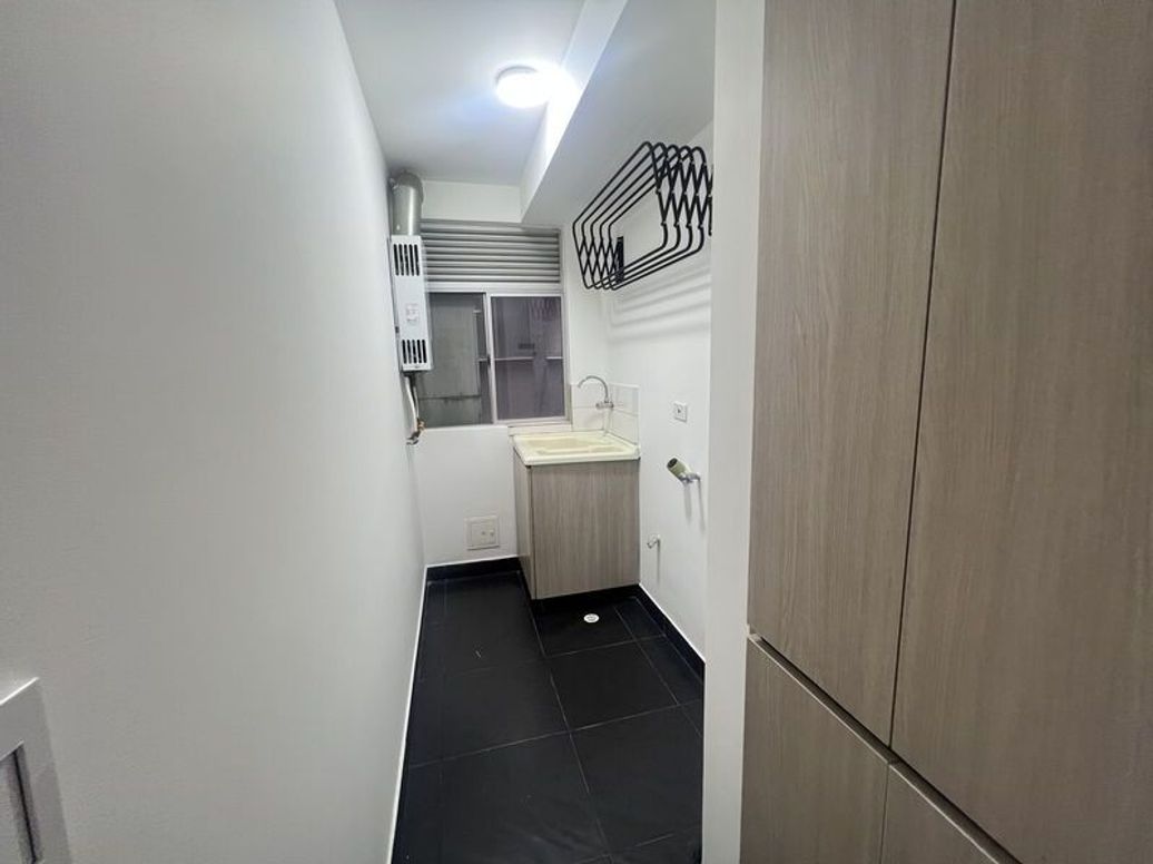 Apartamento de 3 alcobas en venta en Centro Engativa, Bogotá, 77 m² · foto 7 de 20