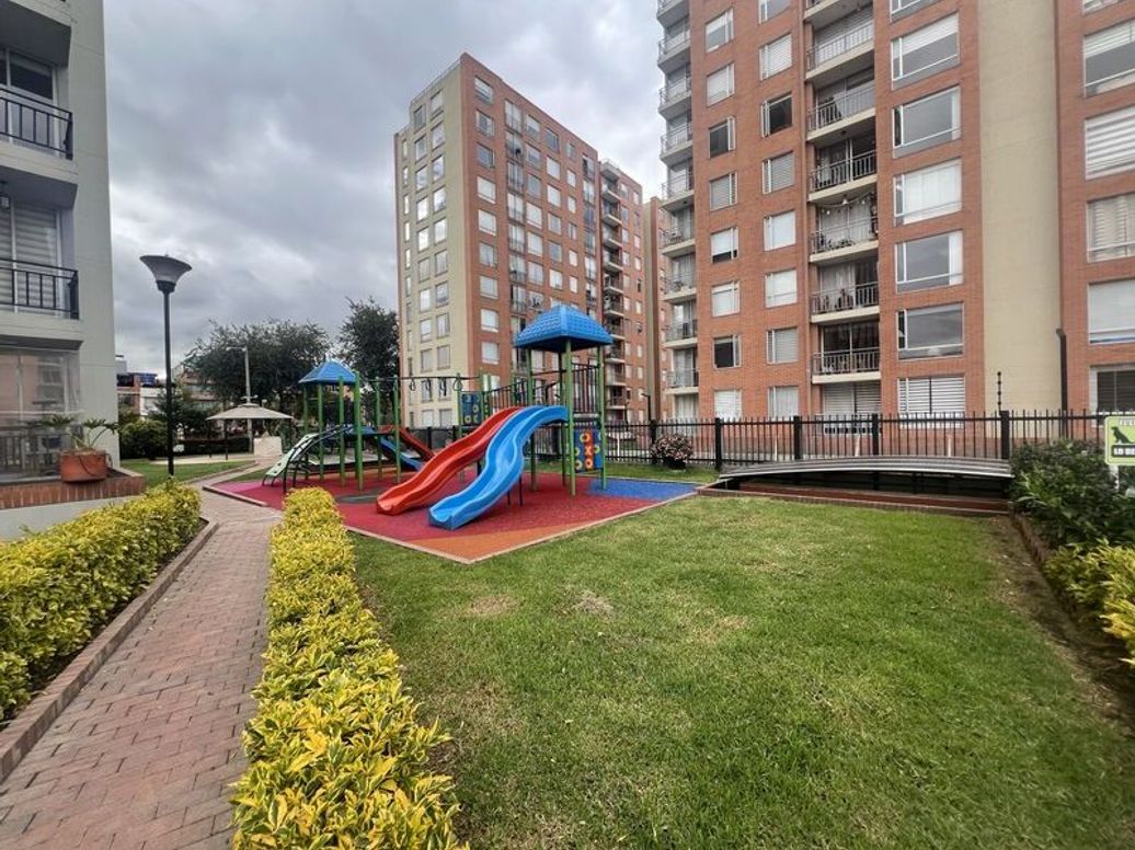 Apartamento de 3 alcobas en venta en Centro Engativa, Bogotá, 77 m² · foto 16 de 20