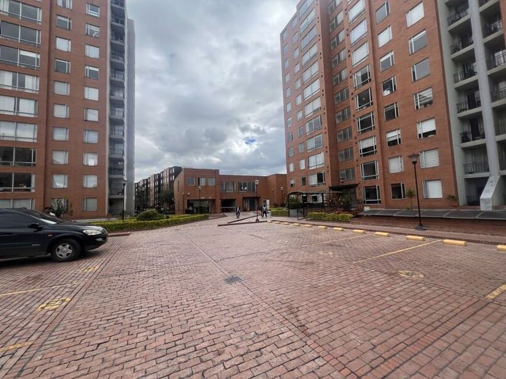 Apartamento de 3 alcobas en venta en Centro Engativa, Bogotá, 77 m² · foto 18 de 20