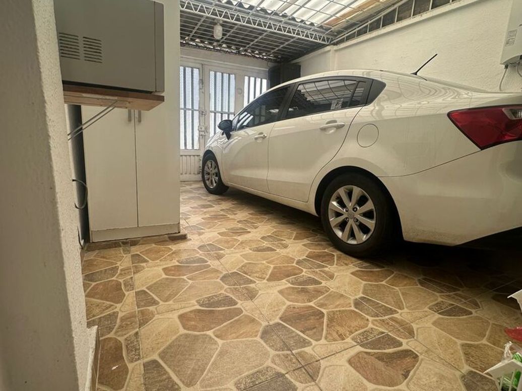 Casa de 4 alcobas en venta en Marsella, Bogotá, 294 m² · foto 2 de 20