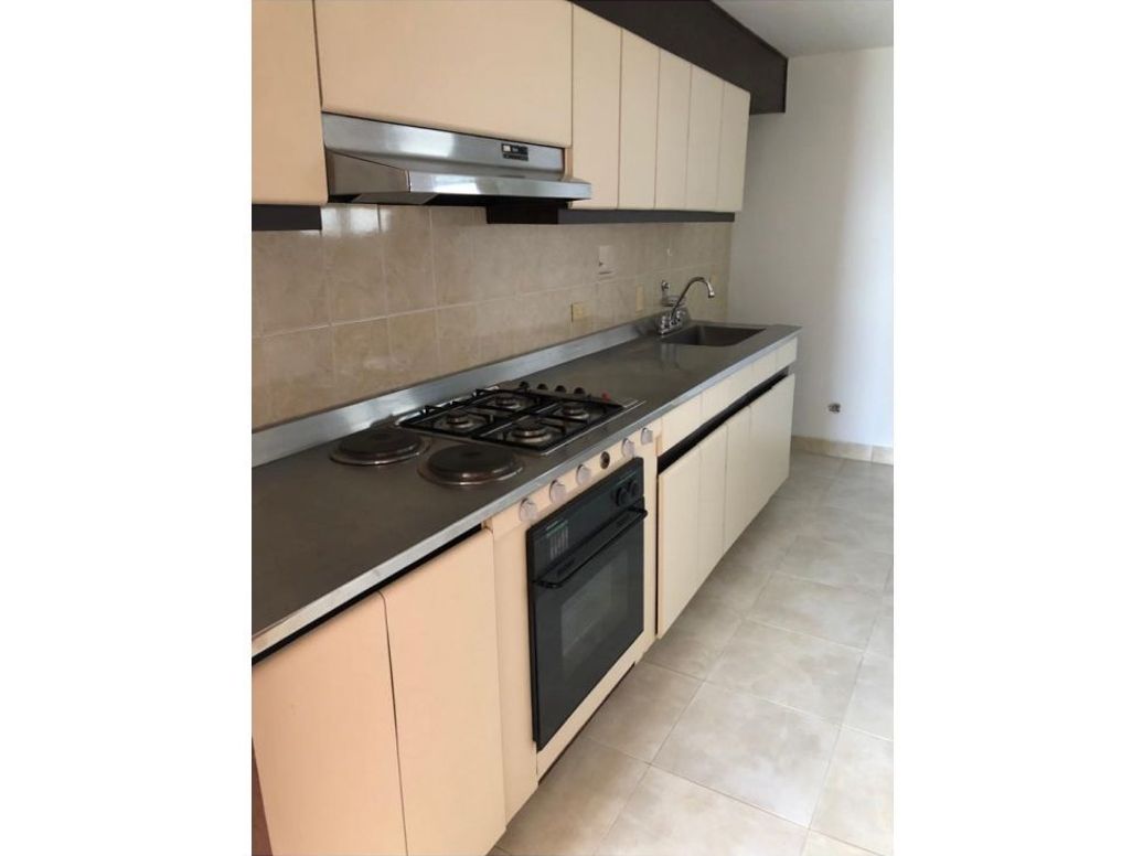 Apartamento de 3 alcobas en venta en Santa Barbara Central, Bogotá, 107 m² · foto 12 de 14