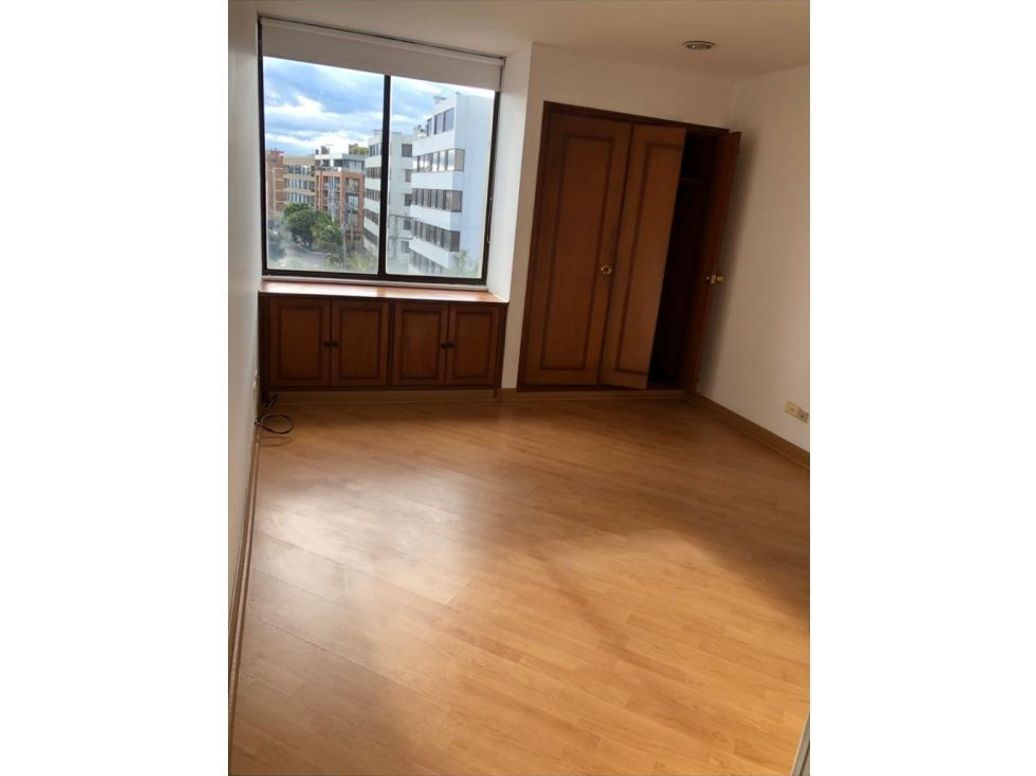 Apartamento de 3 alcobas en venta en Santa Barbara Central, Bogotá, 107 m² · foto 8 de 14