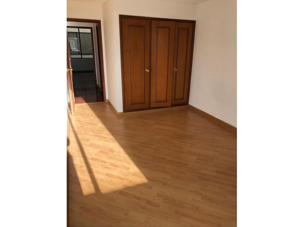 Apartamento de 3 alcobas en venta en Santa Barbara Central, Bogotá, 107 m² · foto 6 de 14