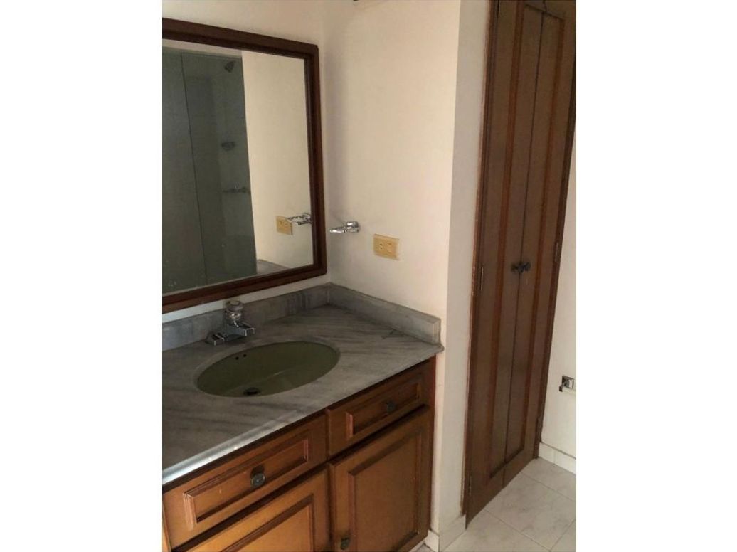 Apartamento de 3 alcobas en venta en Santa Barbara Central, Bogotá, 107 m² · foto 13 de 14