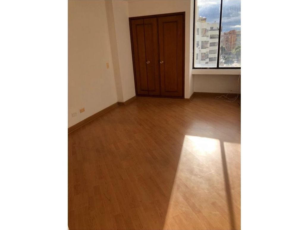 Apartamento de 3 alcobas en venta en Santa Barbara Central, Bogotá, 107 m² · foto 7 de 14