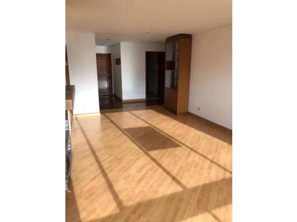 Apartamento de 3 alcobas en venta en Santa Barbara Central, Bogotá, 107 m² · foto 5 de 14