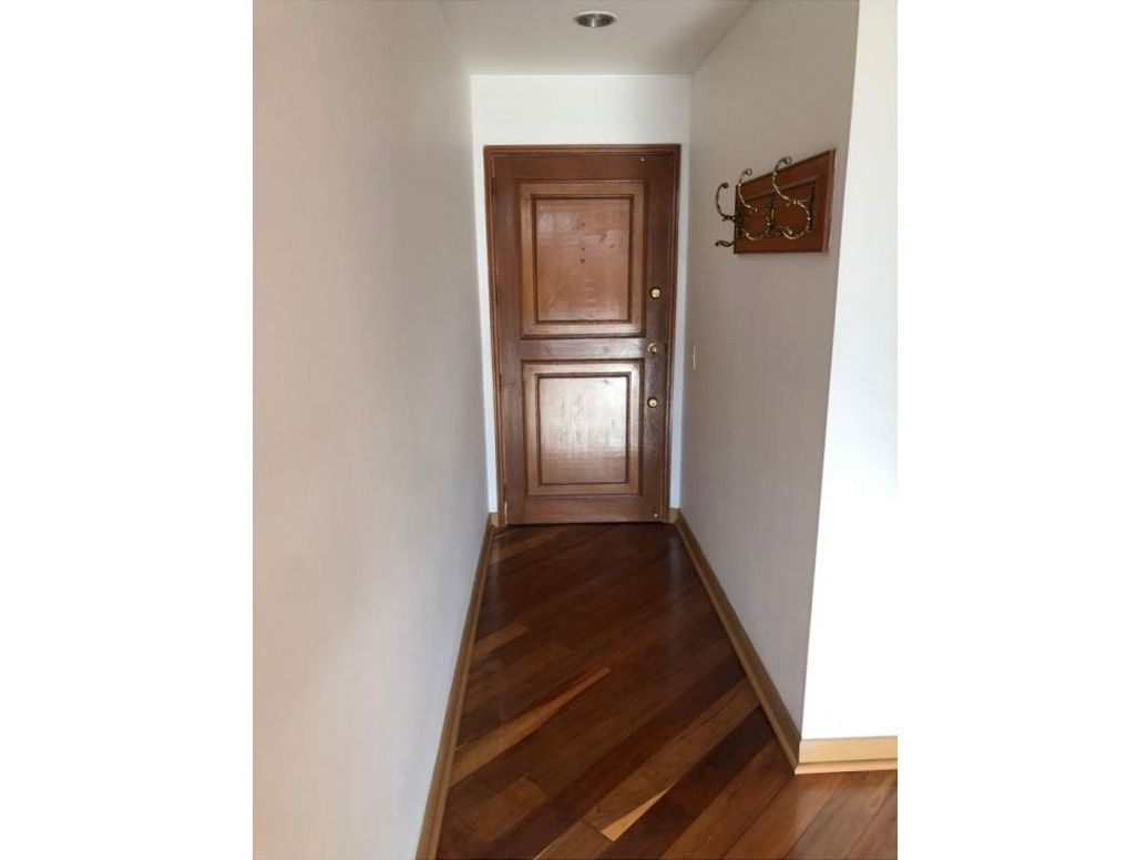 Apartamento de 3 alcobas en venta en Santa Barbara Central, Bogotá, 107 m² · foto 3 de 14