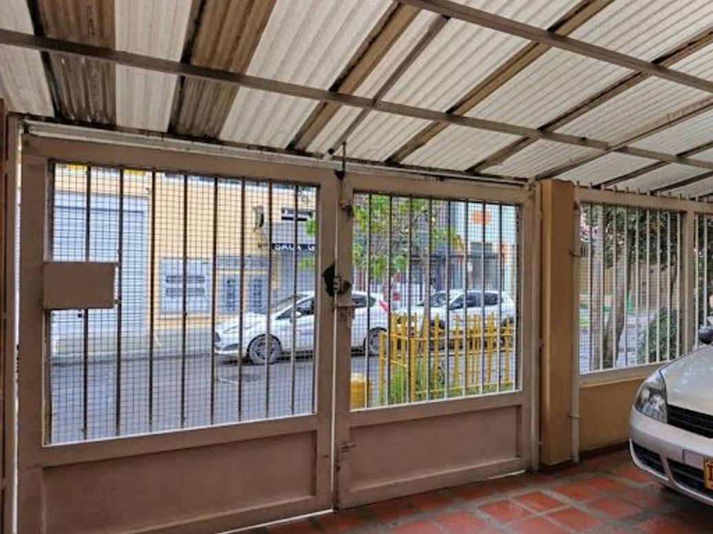 Casa de 6 alcobas en venta en Bosa, Bogotá, 336 m² · foto 3 de 20