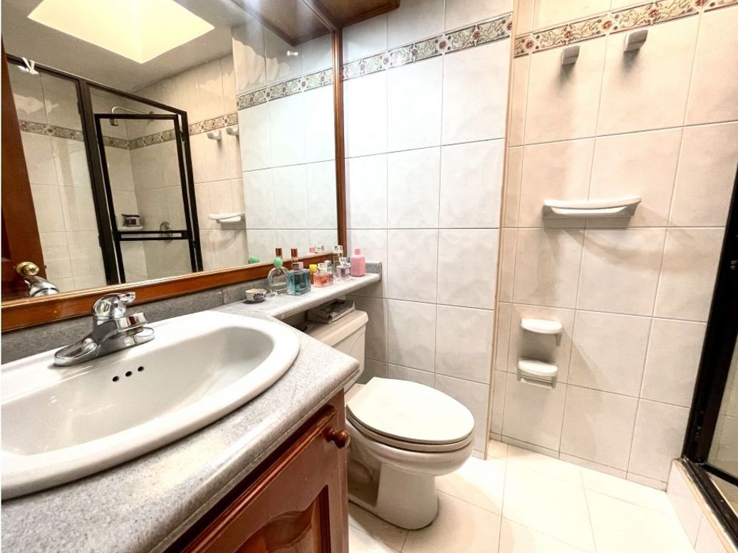 Apartamento de 3 alcobas en venta en Chicó Navarra, Bogotá, 165 m² · foto 9 de 19