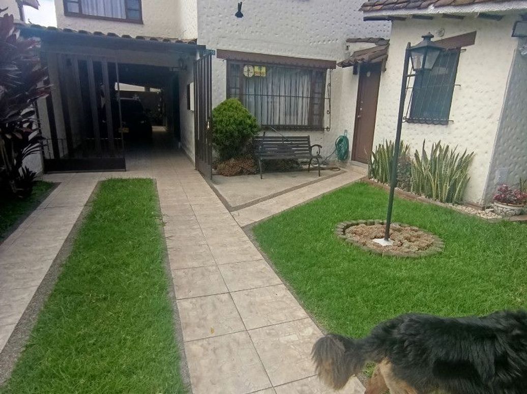 Casa de 4 alcobas en venta en Balcares, Bogotá, 188 m² · foto 2 de 20