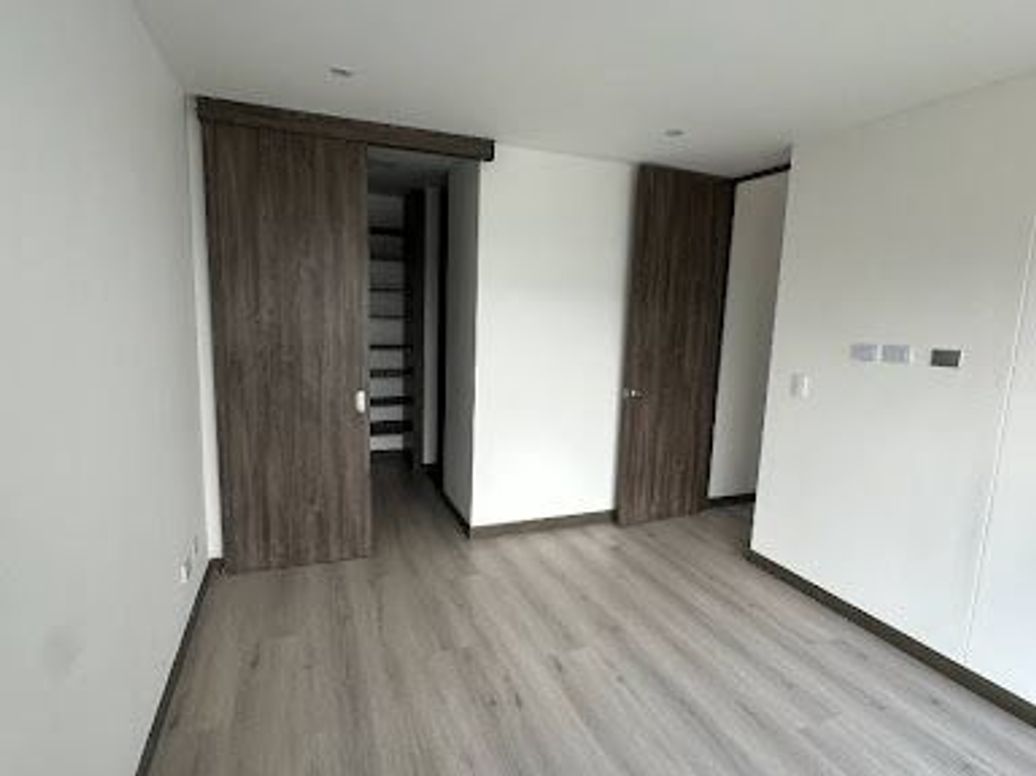 Apartamento de 2 alcobas en venta en Los Alcázares, Bogotá, 80 m² · foto 5 de 11