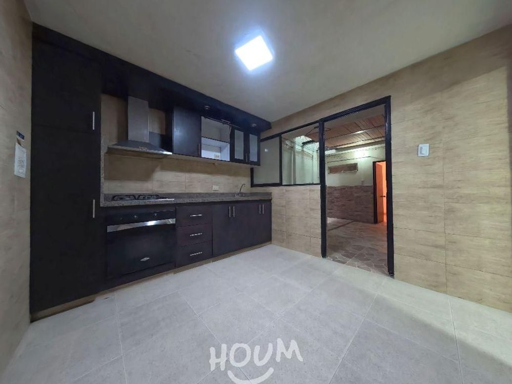Apartamento de 2 alcobas en venta en Ub. Castilla, Bogotá, 72 m² · foto 3 de 13