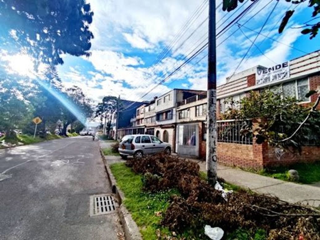 Casa de 7 alcobas en venta en El Laurel, Bogotá, 350 m² · foto 3 de 20