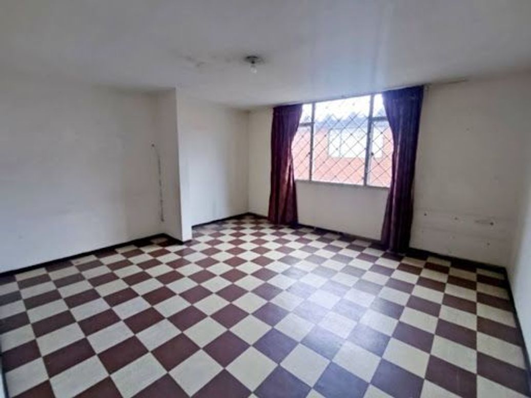 Casa de 7 alcobas en venta en El Laurel, Bogotá, 350 m² · foto 15 de 20
