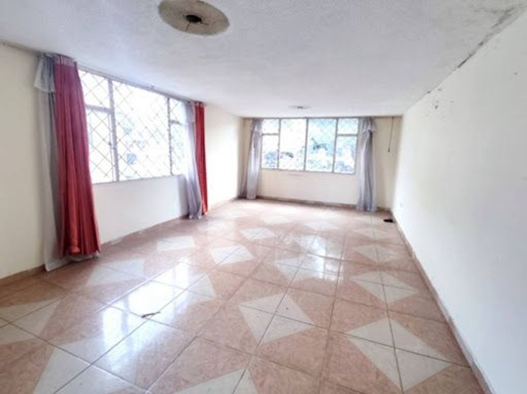 Casa de 7 alcobas en venta en El Laurel, Bogotá, 350 m² · foto 13 de 20
