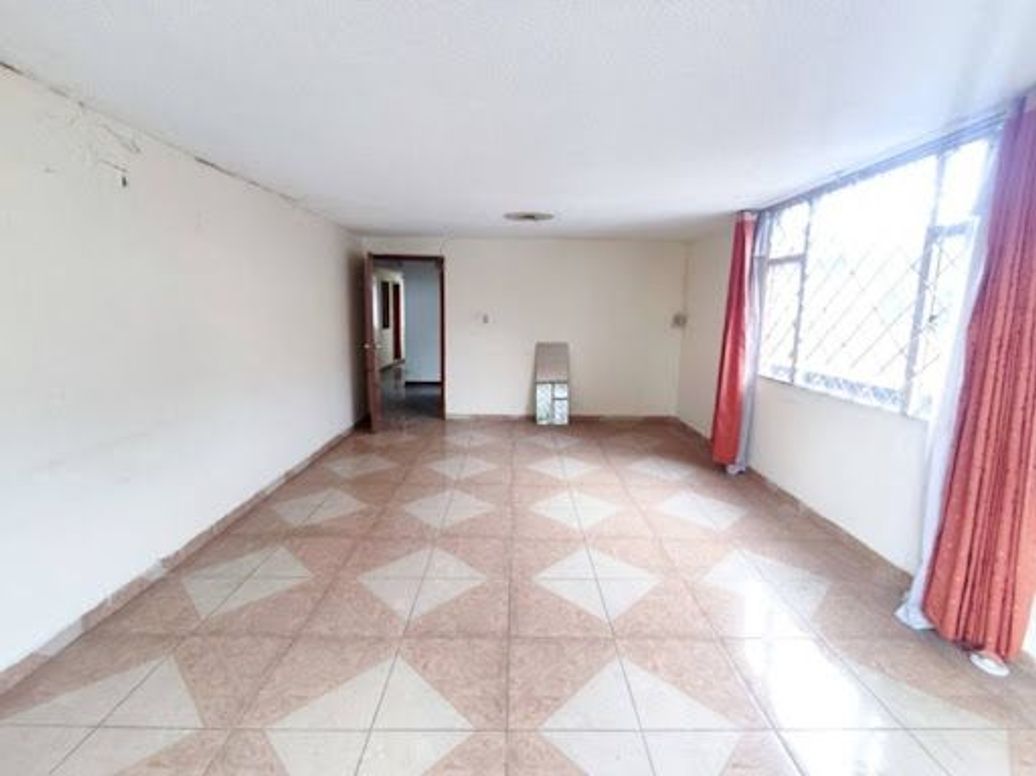 Casa de 7 alcobas en venta en El Laurel, Bogotá, 350 m² · foto 14 de 20