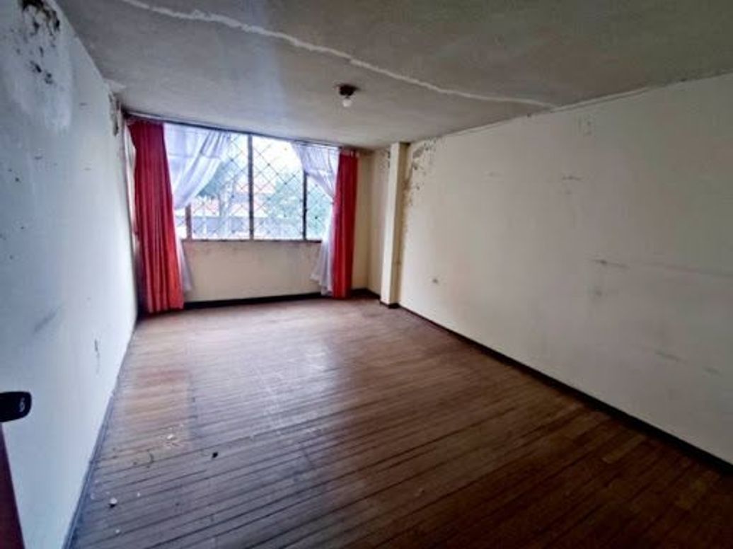 Casa de 7 alcobas en venta en El Laurel, Bogotá, 350 m² · foto 11 de 20