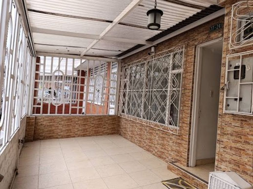 Casa de 4 alcobas en venta en Ciudad Kennedy Central, Bogotá, 129 m² · foto 2 de 20