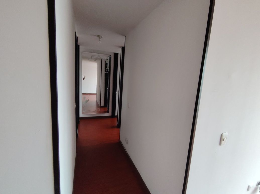 Apartamento de 3 alcobas en venta en La Chucua, Bogotá, 74 m² · foto 2 de 9