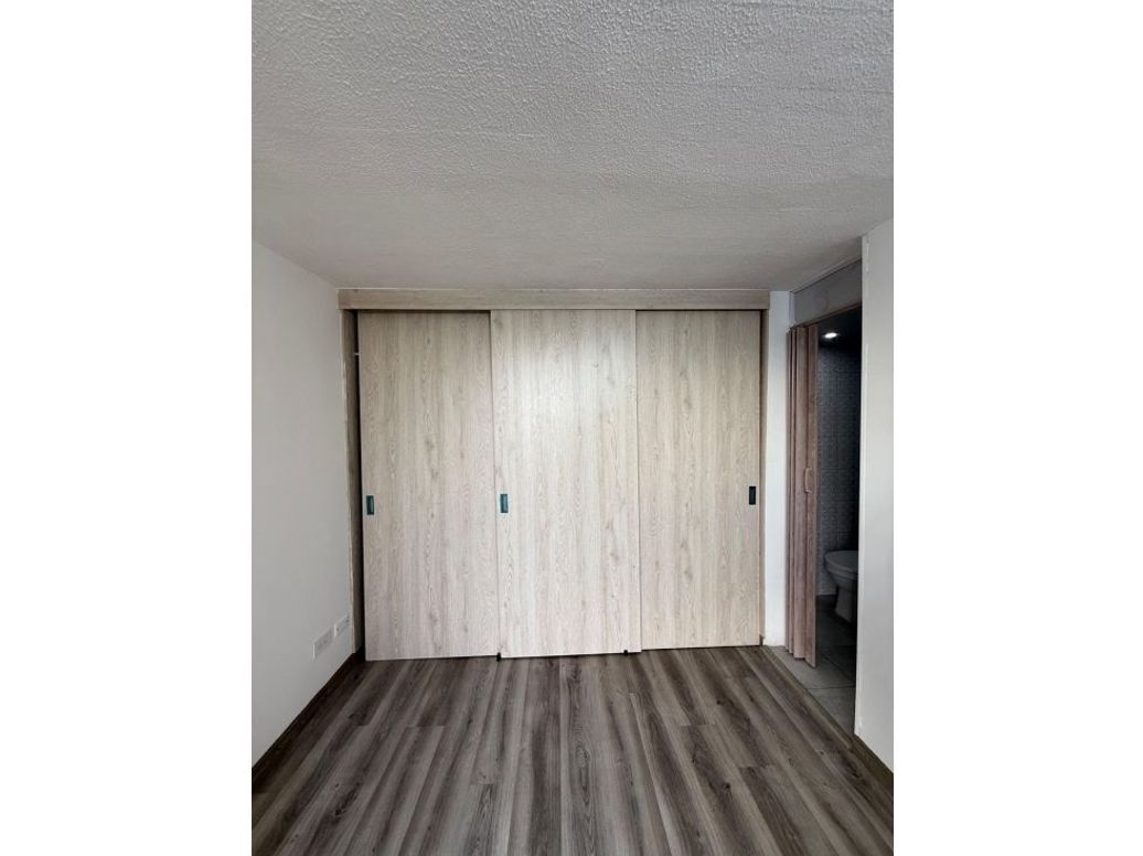 Apartamento de 3 alcobas en venta en Zona Franca, Bogotá, 47 m² · foto 2 de 9