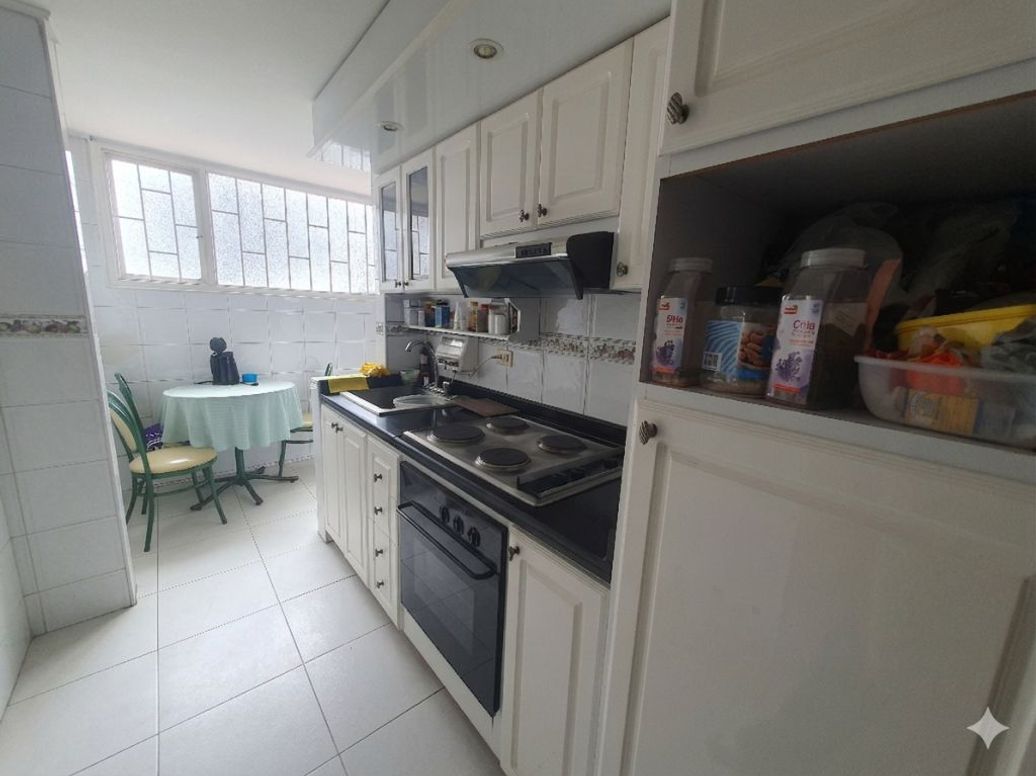 Apartamento de 3 alcobas en venta en Santa Barbara Central, Bogotá, 154 m² · foto 5 de 16