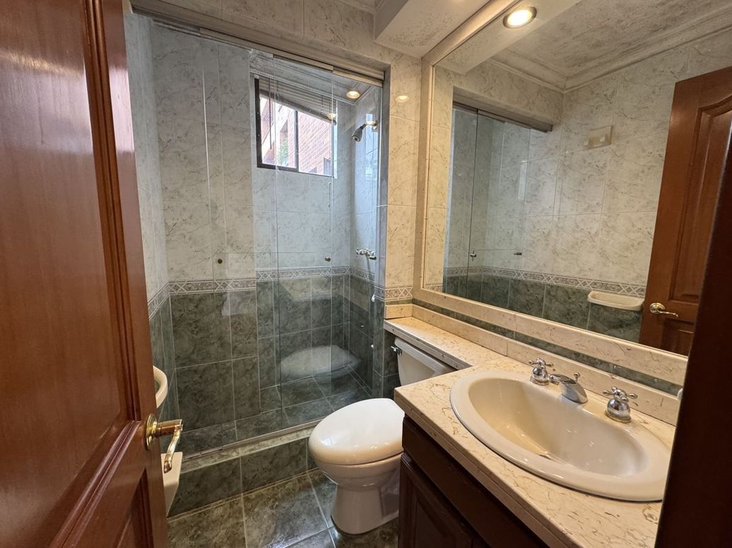 Apartamento de 2 alcobas en venta en Los Rosales, Bogotá, 68 m² · foto 16 de 18