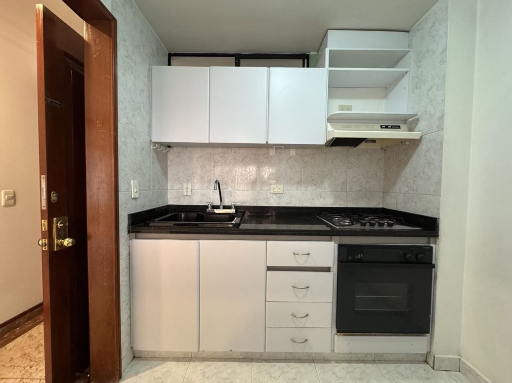 Apartamento de 2 alcobas en venta en Los Rosales, Bogotá, 68 m² · foto 8 de 18