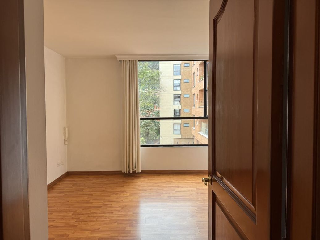 Apartamento de 2 alcobas en venta en Los Rosales, Bogotá, 68 m² · foto 10 de 18