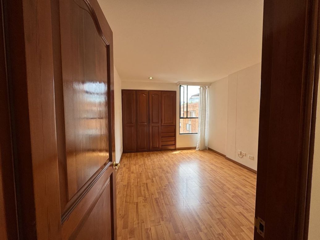 Apartamento de 2 alcobas en venta en Los Rosales, Bogotá, 68 m² · foto 12 de 18